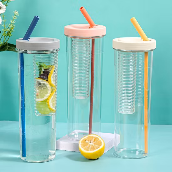 Bottiglia d'acqua in plastica di grande capacità, pratica e creativa, con cinghie e cannuccia